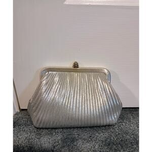 Vintage - Women’s Silver Pleated Clutch Evening Bag - EUC